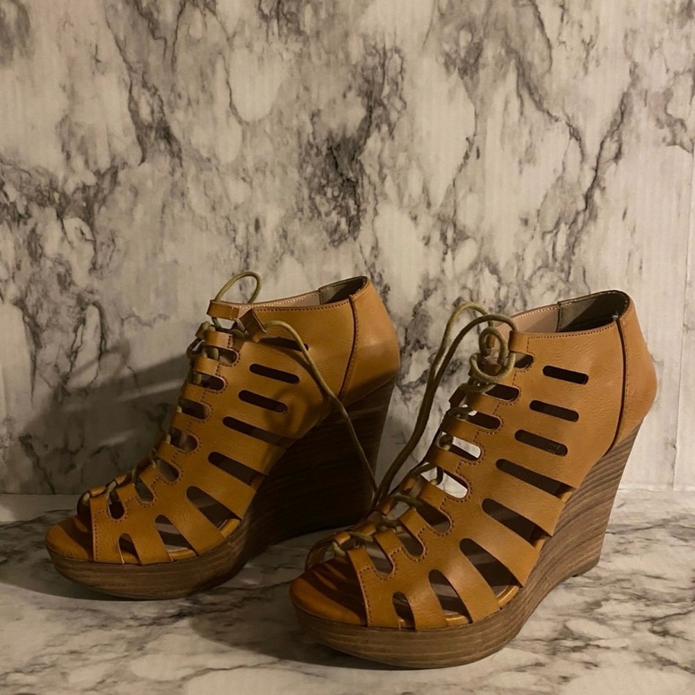 Wedge shoes